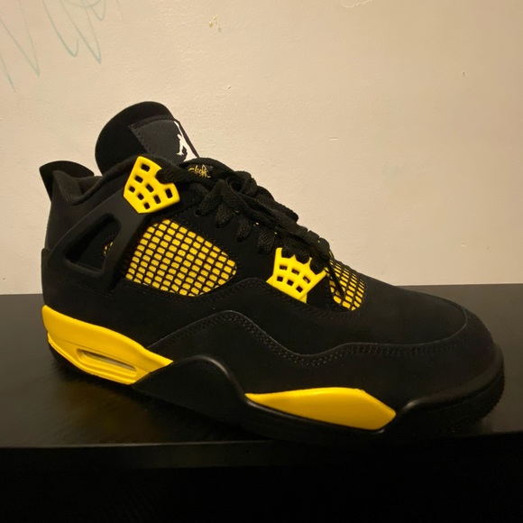 Air Jordan 4 “thunder” - Picture 3 of 5
